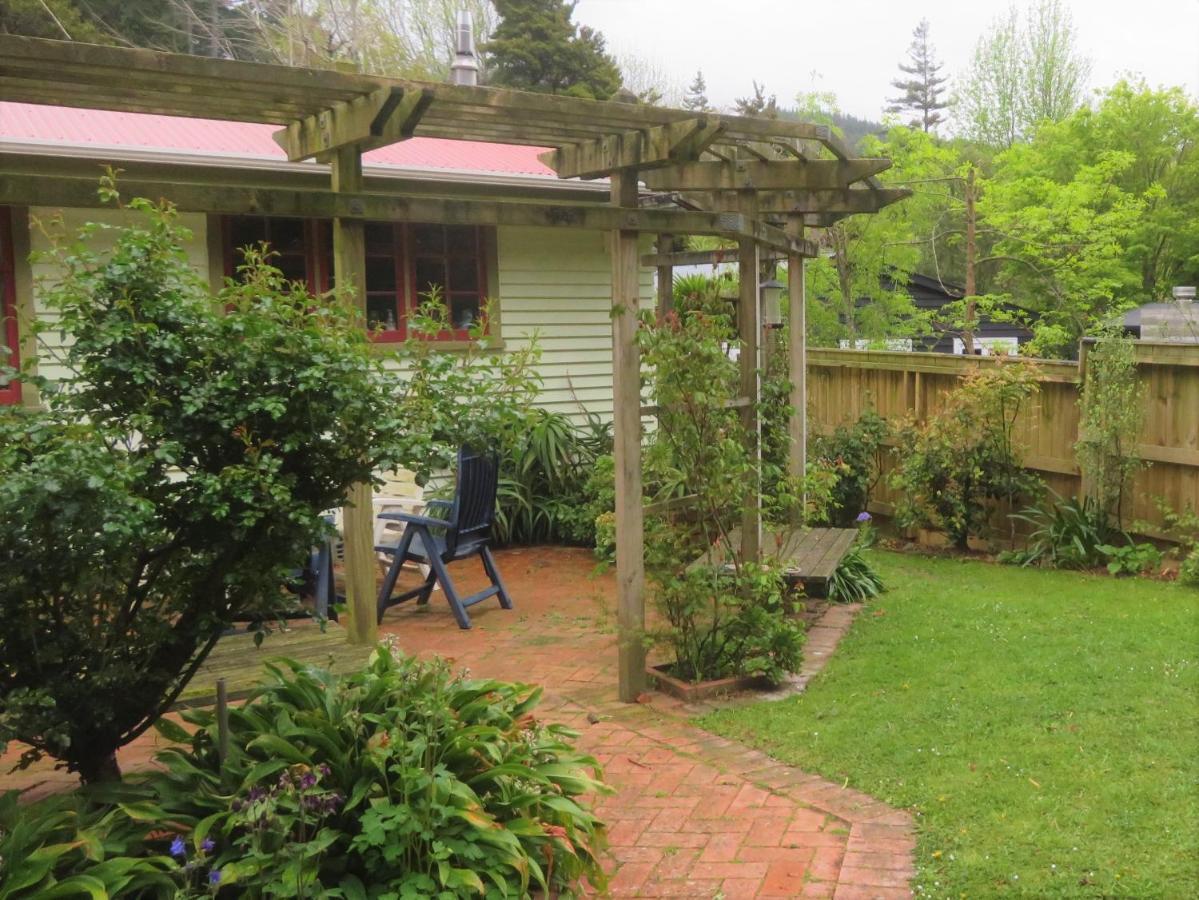 Twin Totara Cottage Upper Hutt Exterior photo